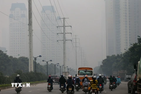 Hình ảnh buổi sáng của thủ đô Hà Nội mù mịt ô nhiễm không khí 