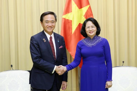 Phó Chủ tịch nước Đặng Thị Ngọc Thịnh tiếp Thống đốc Kuroiwa Yuji. (Ảnh: Dương Giang/TTXVN)