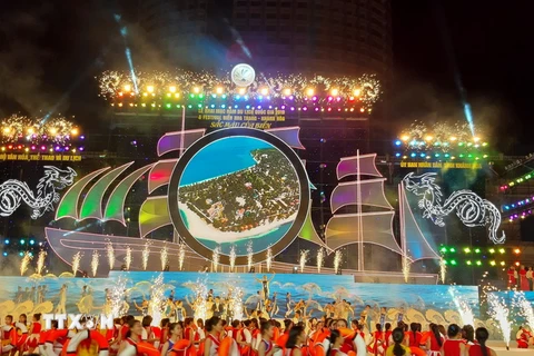 Một tiết mục ca múa nhạc trong buổi lễ Khai mạc Năm du lịch Quốc gia, Festival Biển Nha Trang-Khánh Hòa năm 2019 lần thứ 9. (Ảnh: Phan Sáu/TTXVN)