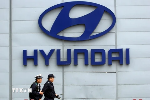 Biểu tượng Hyundai tại trụ sở của tập đoàn này ở Seoul, Hàn Quốc. (Ảnh: AFP/TTXVN)