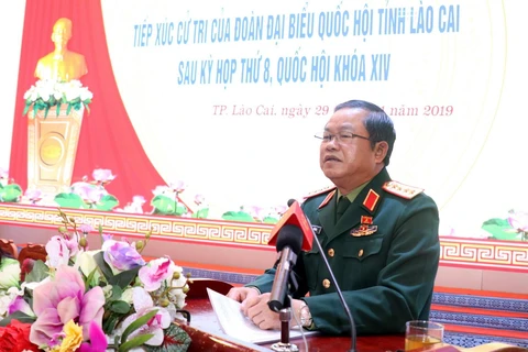 Phó Chủ tịch Quốc hội Đỗ Bá Tỵ phát biểu tại buổi tiếp xúc cử tri. (Ảnh: Quốc Khánh/TTXVN)