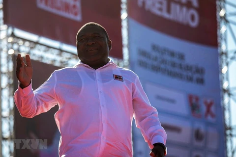 Tổng thống Mozambique Filipe Nyusi phát biểu trong chiến dịch vận động tranh cử ở Matola ngày 12/10 vừa qua. (Ảnh: AFP/TTXVN)