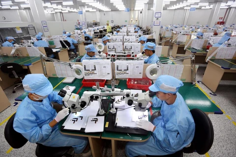Dây chuyền sản xuất, kiểm tra các bản mạch điện tử dạng dẻo, nhiều lớp tích hợp của Công ty TNHH Young Poong Electronics VINA tại khu công nghiệp Bình Xuyên II, Vĩnh Phúc. (Ảnh: Danh Lam/TTXVN)