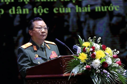 Đại tướng Chansamone Chanyalath, Ủy viên Bộ Chính trị, Bộ Trưởng Quốc phòng Lào phát biểu tại Lễ kỷ niệm. (Ảnh: Phạm Kiên/TTXVN)