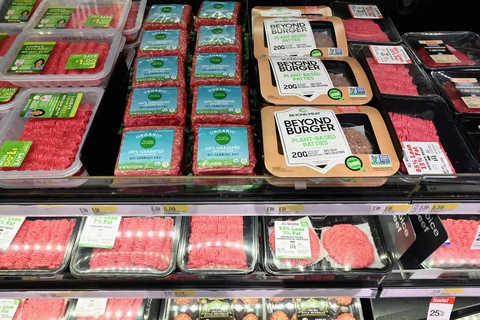 Thịt được bày bán tại một siêu thị ở New York của Mỹ. (Ảnh: AFP/TTXVN)