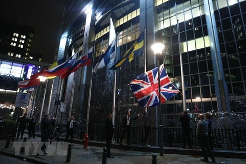 Lễ hạ quốc kỳ Anh tại trụ sở Nghị viện châu Âu ở Brussels, Bỉ tối 31/1 vừa qua, thời điểm Anh chính thức rời Liên minh châu Âu. (Ảnh: THX/TTXVN)