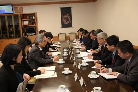 Thượng tướng Nguyễn Chí Vịnh và Thứ trưởng Quốc phòng Nhật Bản Yasunori Nishida đồng chủ trì tham vấn quốc phòng Việt-Nhật. (Ảnh: Đào Thanh Tùng/TTXVN)