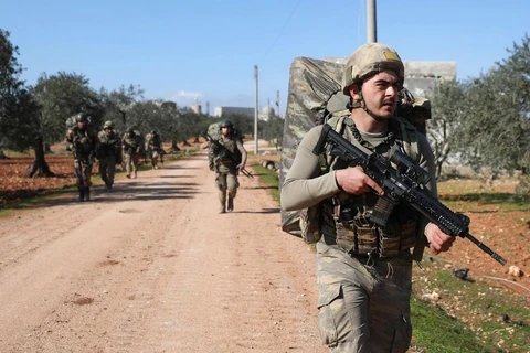 Quân đội Thổ Nhĩ Kỳ được triển khai đến thành phố Idlib, Syria ngày 20/2 vừa qua. (Ảnh: AFP/TTXVN)