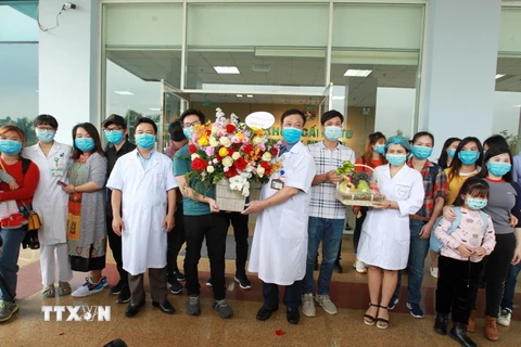 [Photo] Hà Nội: 30 người về từ tâm dịch Vũ Hán được xuất viện 