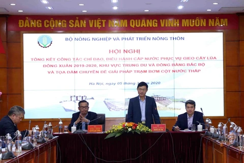 Tổng Cục trưởng Tổng Cục Thủy lợi, Bộ Nông nghiệp và Phát triển Nông thôn Nguyễn Văn Tỉnh phát biểu tại Hội nghị. (Ảnh: Vũ Sinh/TTXVN)