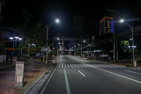 Cảnh vắng vẻ tại thành phố Quezon, Philippines khi Chính phủ nước này áp dụng biện pháp cách ly cộng đồng tăng cường, ngày 18/3 vừa qua. (Ảnh: THX/TTXVN)