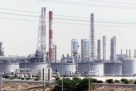 Một cơ sở khai thác dầu tại cảng Jubail, Saudi Arabia. (Ảnh: AFP/TTXVN)