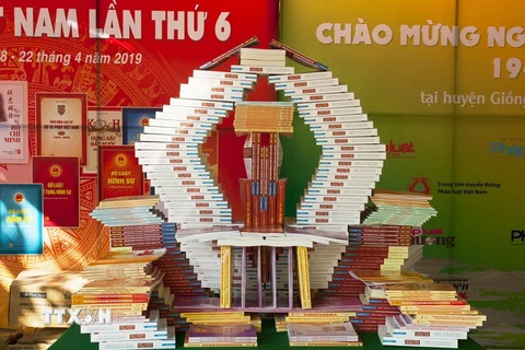 Một số cách trưng bày sách ấn tượng trong Ngày Sách Việt Nam lần thứ 6-năm 2019. (Ảnh: Hồng Đạt/TTXVN)