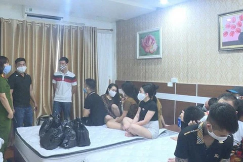 Phú Thọ: Bắt quả tang 2 nhóm nam, nữ sử dụng ma túy trong khách sạn