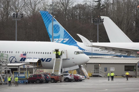 Công nhân hãng Boeing làm việc tại xưởng sản xuất ở Everett, Washington, Mỹ ngày 24/1 vừa qua. (Ảnh: AFP/TTXVN)