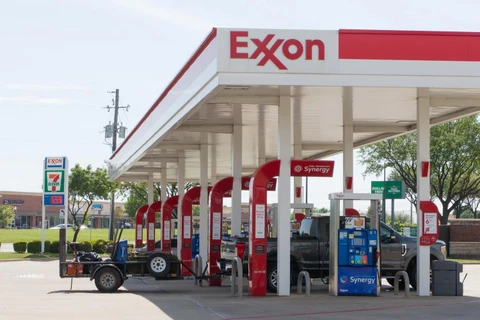 Một trạm bán xăng của Tập đoàn Exxon ở Plano, bang Texas, Mỹ ngày 20/4. (Ảnh: THX/TTXVN)