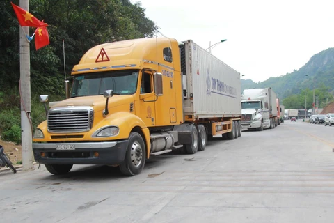 Phương tiện xuất khẩu hàng hóa qua cửa khẩu Tân Thanh, Lạng Sơn đã cơ bản hết ùn ứ. (Ảnh: Quang Duy/TTXVN)