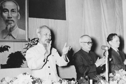 Quốc hội khóa I, kỳ họp thứ VI quyết định sửa đổi Hiến pháp ban hành năm 1946 và nhất trí bầu Chủ tịch Hồ Chí Minh làm Trưởng ban sửa đổi Hiến pháp (29/12/1956). (Ảnh: Tư liệu TTXVN)