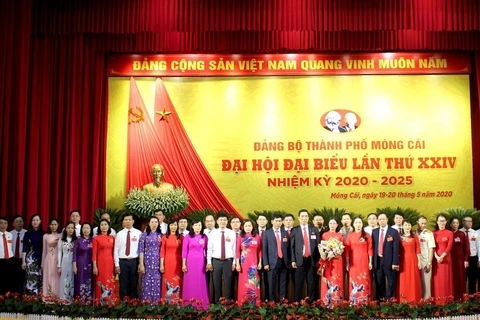Ban Chấp hành Đảng bộ thành phố Móng Cái ra mắt đại hội. (Ảnh: Bùi Đức Hiếu/TTXVN)