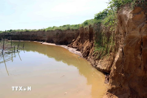 Thừa Thiên-Huế: Sạt lở sông Bồ - hậu quả từ tình trạng khai thác cát 
