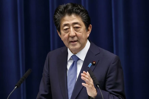 Thủ tướng Nhật Bản Shinzo Abe phát biểu trong cuộc họp báo tại Tokyo ngày 18/6 vừa qua. (Ảnh: AFP/TTXVN)