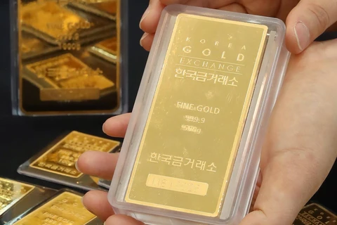 Vàng miếng tại sàn giao dịch vàng ở Seoul của Hàn Quốc. (Ảnh: Yonhap/TTXVN)