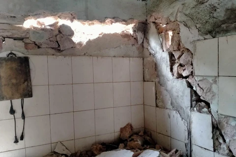 Một nhà ở của người dân xã Hua Păng, huyện Mộc Châu, tỉnh Sơn La bị thiệt hại. (Ảnh: TTXVN phát)