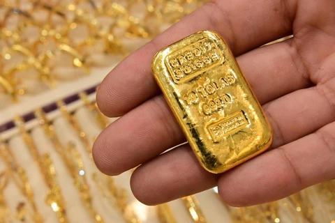 Vàng miếng được bán tại Dubai của UAE. (Ảnh: AFP/TTXVN)