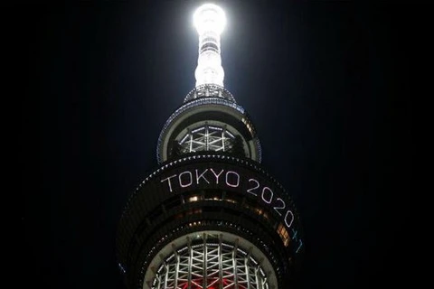 Tháp Tokyo Skytree được thắp sáng rực rỡ sắc màu chủ đạo của Paralympic. (Nguồn: Reuters)