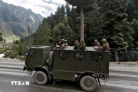 Ấn Độ triển khai hàng nghìn binh sỹ sau cuộc xung đột tại biên giới với Trung Quốc hồi tháng Sáu vừa qua. (Ảnh: Reuters/TTXVN)