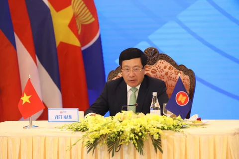 Phó Thủ tướng, Bộ trưởng Ngoại giao Phạm Bình Minh phát biểu tại AMM 53. (Ảnh: Văn Điệp/TTXVN)