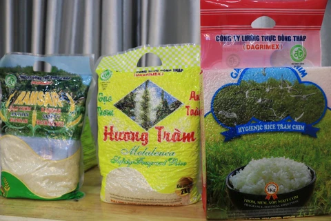 Sản phẩm gạo của Công ty Lương Thực Đồng Tháp có nguồn gốc từ các diện tích lúa được sản xuất trong dự án VnSAT trên địa bàn tỉnh Đồng Tháp. (Ảnh: Chương Đài/TTXVN)