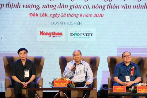 Thủ tướng Nguyễn Xuân Phúc trả lời các câu hỏi của đại biểu dự hội nghị. (Ảnh: Thống Nhất/ TTXVN)