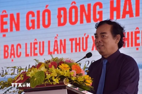 Ông Dường Thành trung, Chủ tịch UBND tỉnh Bạc Liêu phát biểu tại lễ khởi công. (Ảnh: Huỳnh Sử/TTXVN)