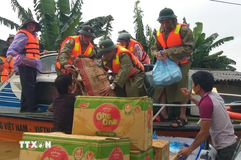 Quảng Bình: Hàng chục tấn hàng cứu trợ được khẩn trương đến với dân 