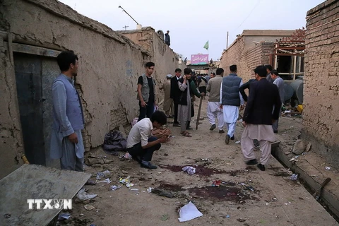 Hiện trường vụ đánh bom liều chết ở thủ đô Kabul, Afghanistan ngày 24/10 vừa qua. (Ảnh: AFP/TTXVN)