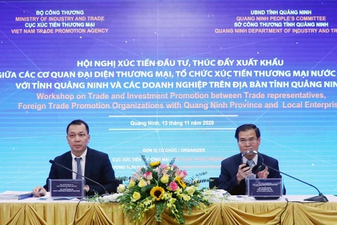 Lãnh đạo Bộ Công thương và UBND tỉnh Quảng Ninh chủ trị hội nghị. (Ảnh: Văn Đức/TTXVN)