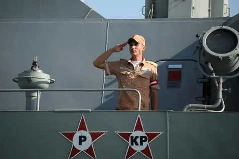 Một sỹ quan trên tàu hộ tống Veliky Ustyug trong căn cứ hải quân Nga. (Nguồn: AFP/Getty)