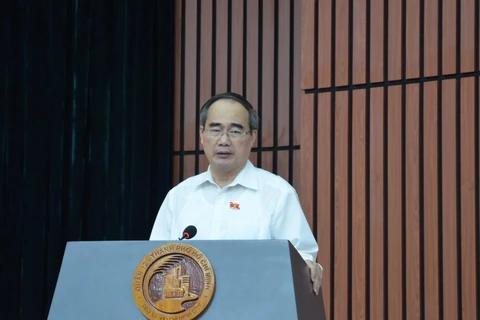 Ông Nguyễn Thiện Nhân, Ủy viên Bộ Chính trị trả lời ý kiến cử tri. (Ảnh: Thu Hương/TTXVN)