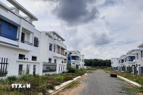 Hàng loạt biệt thự, nhà liền kế do Công ty cổ phần Đầu tư LDG xây dựng trái phép tại huyện Trảng Bom. (Ảnh: Công Phong/TTXVN)