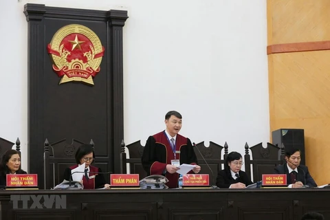 Tòa án Nhân dân thành phố Hà Nội mở phiên tòa xét xử sơ thẩm vụ án “Lừa đảo chiếm đoạt tài sản” xảy ra tại Công ty Liên Kết Việt. (Ảnh: Doãn Tấn/TTXVN)