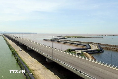 Cầu Tân Vũ-Lạch Huyện là cây cầu vượt biển có chiều dài lớn nhất Việt Nam. (Ảnh: Huy Hùng/TTXVN)