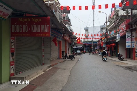 Đường phố trên địa bàn phường Sao Đỏ, thành phố Chí Linh vắng lặng trong sáng 29/1. (Ảnh: TTXVN phát)