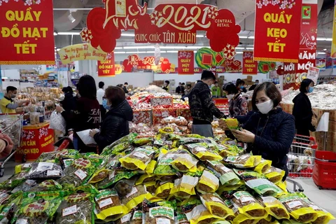 Người dân mua sắm tại siêu thị Big C. (Ảnh: Trần Việt/TTXVN)