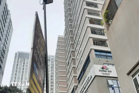 Hiện trường nơi xảy ra vụ bé gái 3 tuổi rơi từ tầng 12A tòa nhà 60B Nguyễn Huy Tưởng. (Ảnh: Doãn Tấn/TTXVN)