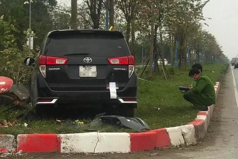 Công an huyện Mê Linh, thành phố Hà Nội khám nghiệm hiện trường vụ tai nạn giao thông liên hoàn trên địa bàn. (Nguồn: atgt.vn)