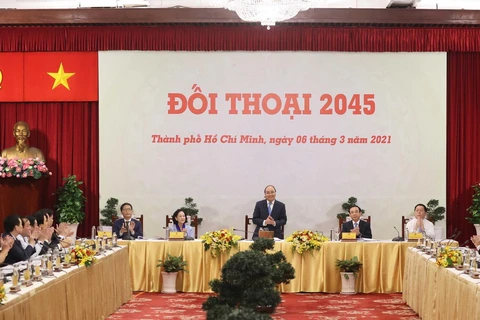 Thủ tướng Nguyễn Xuân Phúc chủ trì cuộc “Đối thoại 2045.” (Ảnh: Thống Nhất/TTXVN)