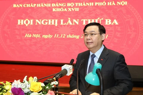 Bí thư Thành ủy Hà Nội Vương Đình Huệ phát biểu khai mạc tại Hội nghị lần thứ 3 Ban Chấp hành Đảng bộ thành phố Hà Nội. (Ảnh: Văn Điệp/TTXVN)