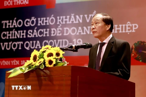 Phó Chủ tịch Phòng Thương mại và Công nghiệp Việt Nam Hoàng Quang Phòng phát biểu khai mạc Hội thảo. (Ảnh: Hoàng Hùng/TTXVN)