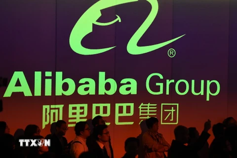 Biểu tượng của Alibaba tại sàn chứng khoán Hong Kong, Trung Quốc. (Ảnh: AFP/TTXVN)